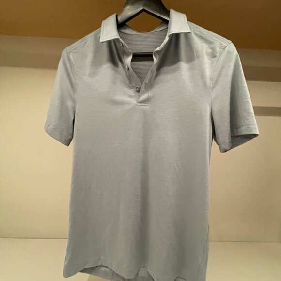 Bundle of men's Lululemon shirts. - Picture 5 of 6